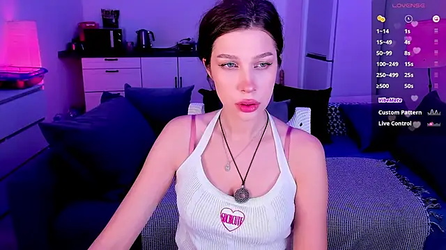 tenderdreams online show from November 2025 05:18:01 PM