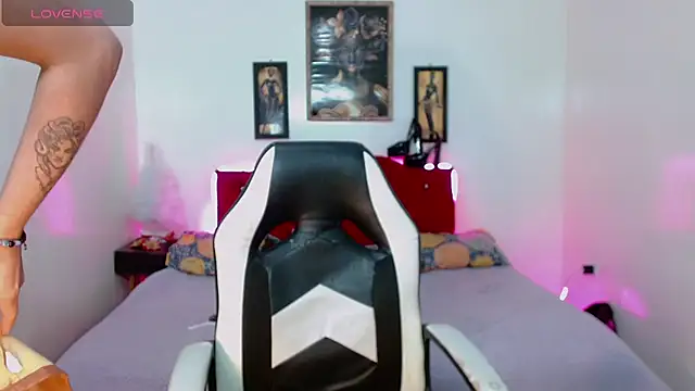 AdharaaMoon online show from December 2025 12:48:02 PM