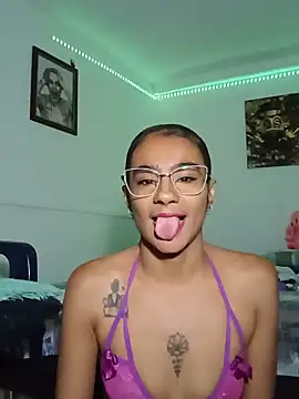 Snapshot of Leslly_ chatting on June 2026 10:16:02 AM Leslly online show from June 2026 10:16:02 AM