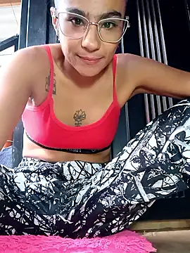 Leslly  online show from January 2026 01:04:02 PM