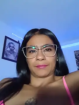 Snapshot of Leslly_ chatting on June 2026 11:15:01 AM Leslly online show from June 2026 11:15:01 AM
