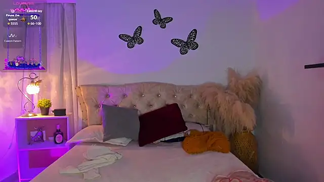 Sarahballiston  online show from November 2025 01:06:01 AM