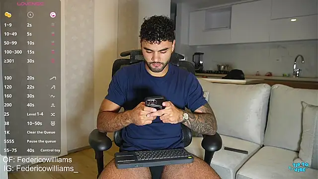 Snapshot of Derek_w chatting on January 2025 03:33:02 AM Derek w online show from January 2025 03:33:02 AM