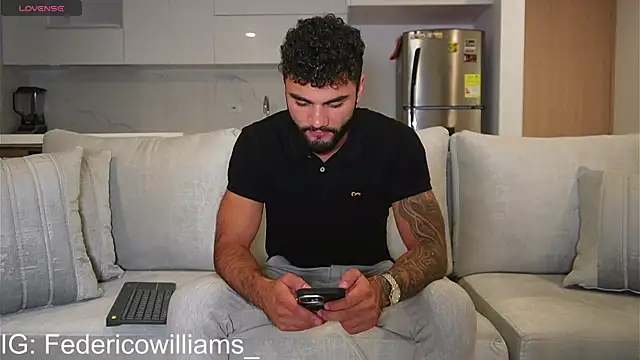 Snapshot of Derek_w chatting on January 2025 08:29:01 AM Derek w online show from January 2025 08:29:01 AM