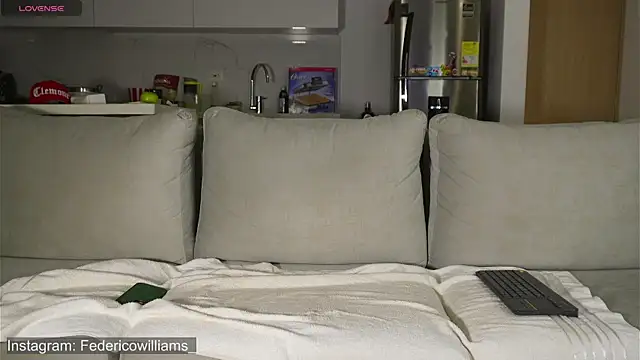 Snapshot of Derek_w chatting on October 2025 02:49:02 AM Derek w online show from October 2025 02:49:02 AM