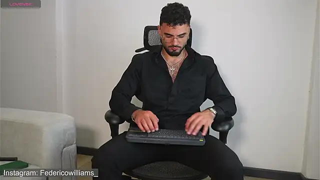 Snapshot of Derek_w chatting on September 2025 03:35:01 AM Derek w online show from September 2025 03:35:01 AM