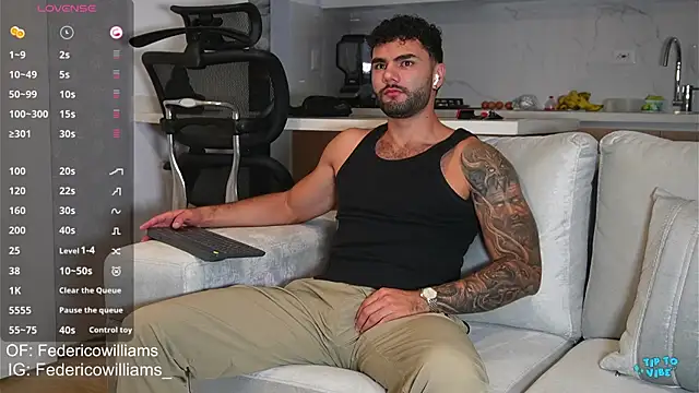 Snapshot of Derek_w chatting on January 2025 08:32:02 AM Derek w online show from January 2025 08:32:02 AM