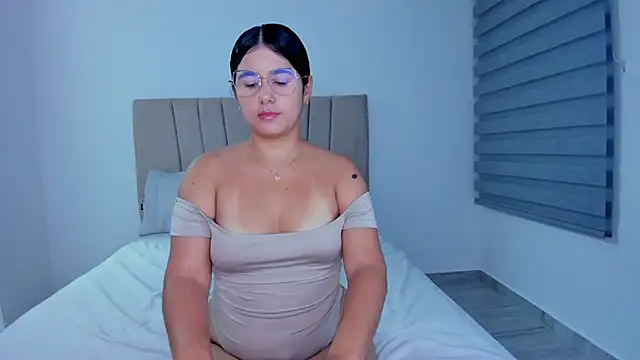 Natasha-28 online show from December 2025 04:15:01 AM