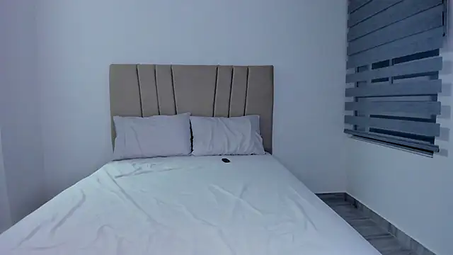 Natasha-28 online show from November 2025 02:32:02 AM