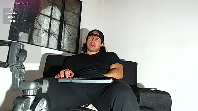 willian m777 online show from October 2025 12:22:02 AM