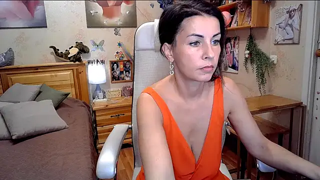 Kendra Mom online show from November 2025 07:56:02 AM