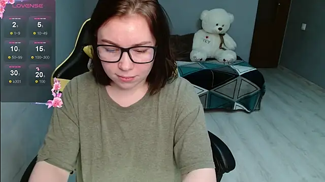 Emily Amorre online show from November 2025 05:06:02 PM