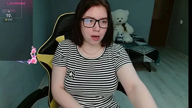 Emily Amorre online show from October 2025 01:18:02 AM
