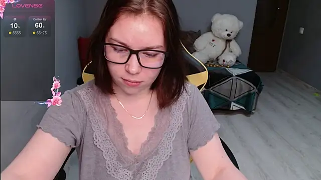Emily Amorre online show from November 2025 04:00:01 PM