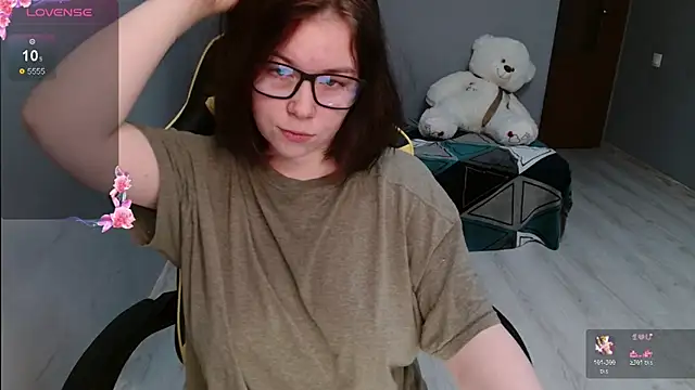 Emily Amorre online show from November 2025 04:44:02 PM