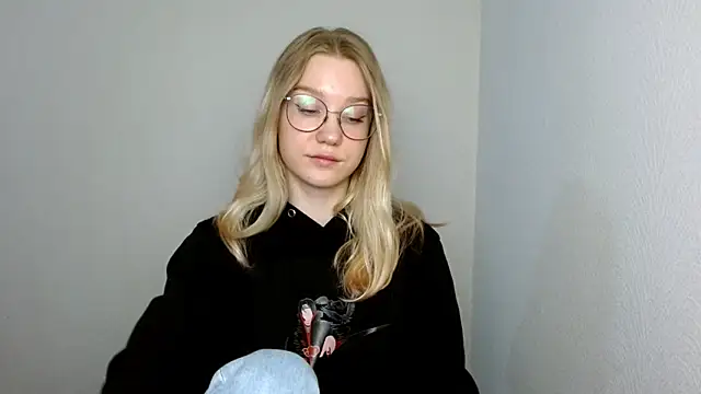 Snapshot of cindi_hot chatting on March 2025 11:27:02 AM cindi hot online show from March 2025 11:27:02 AM