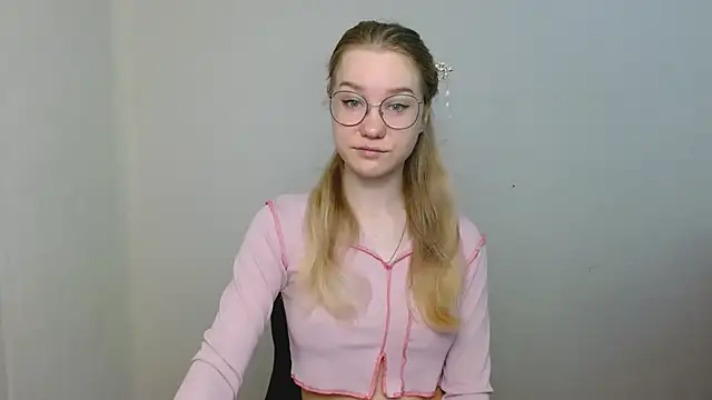 Snapshot of cindi_hot chatting on January 2026 12:00:01 PM cindi hot online show from January 2026 12:00:01 PM