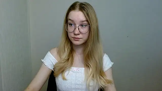 Snapshot of cindi_hot chatting on November 2025 10:41:02 AM cindi hot online show from November 2025 10:41:02 AM