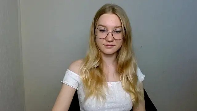 Snapshot of cindi_hot chatting on November 2025 03:23:02 PM cindi hot online show from November 2025 03:23:02 PM