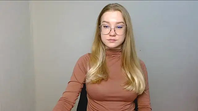 cindi hot online show from April 2026 01:01:01 PM