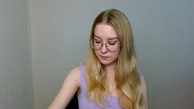 Snapshot of cindi_hot chatting on November 2025 12:05:01 PM cindi hot online show from November 2025 12:05:01 PM