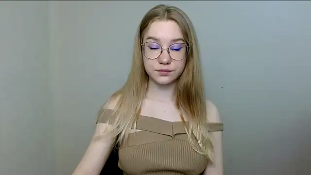 cindi hot online show from April 2026 11:17:01 AM