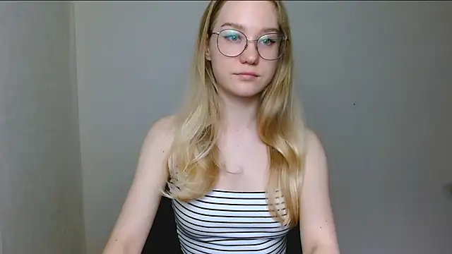 Snapshot of cindi_hot chatting on December 2025 03:26:01 PM cindi hot online show from December 2025 03:26:01 PM