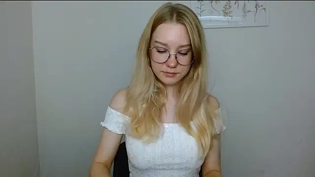 Snapshot of cindi_hot chatting on September 2025 09:30:01 AM cindi hot online show from September 2025 09:30:01 AM