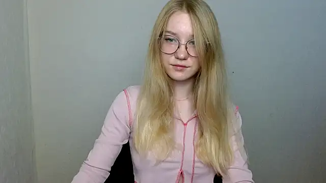 Snapshot of cindi_hot chatting on November 2025 03:05:02 PM cindi hot online show from November 2025 03:05:02 PM