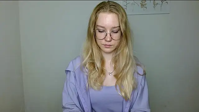 Snapshot of cindi_hot chatting on October 2025 01:01:02 PM cindi hot online show from October 2025 01:01:02 PM