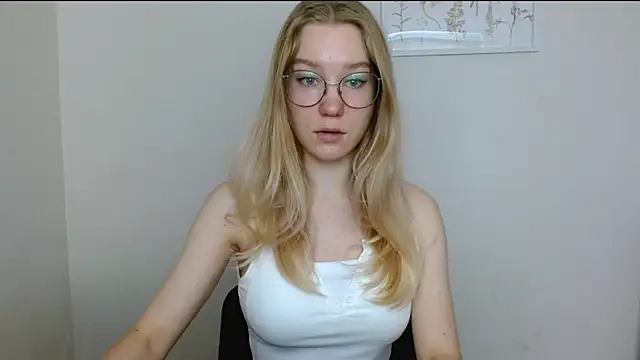 Snapshot of cindi_hot chatting on September 2025 08:30:01 AM cindi hot online show from September 2025 08:30:01 AM