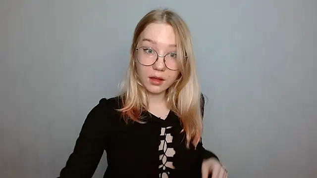 Snapshot of cindi_hot chatting on February 2025 12:04:01 PM cindi hot online show from February 2025 12:04:01 PM