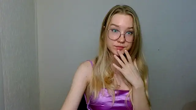 Snapshot of cindi_hot chatting on November 2025 12:50:02 PM cindi hot online show from November 2025 12:50:02 PM