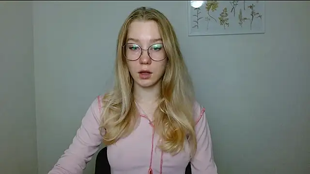 Snapshot of cindi_hot chatting on September 2025 08:43:01 AM cindi hot online show from September 2025 08:43:01 AM