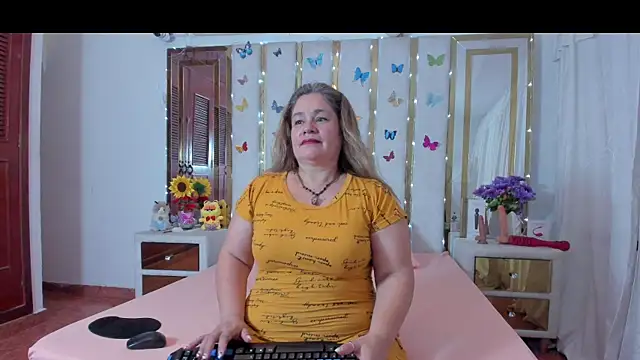 Snapshot of AnyelaGitanaMature chatting on November 2025 11:52:02 PM AnyelaGitanaMature online show from November 2025 11:52:02 PM