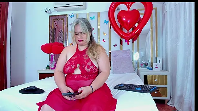 Snapshot of AnyelaGitanaMature chatting on February 2026 07:41:01 AM AnyelaGitanaMature online show from February 2026 07:41:01 AM