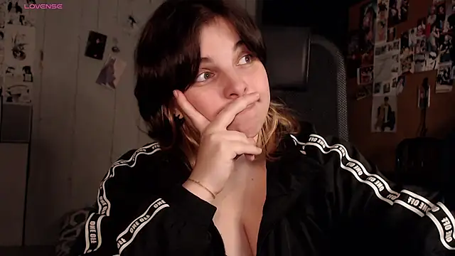 Snapshot of Saya_sweet chatting on November 2025 09:04:01 PM Saya sweet online show from November 2025 09:04:01 PM