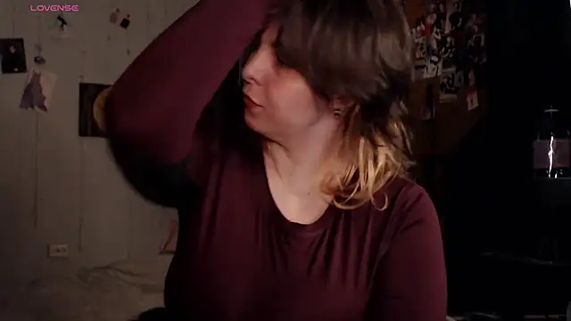 Snapshot of Saya_sweet chatting on December 2025 09:09:02 PM Saya sweet online show from December 2025 09:09:02 PM