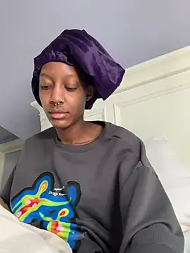 Snapshot of Bluesaphireee chatting on March 2025 04:12:01 PM Bluesaphireee online show from March 2025 04:12:01 PM