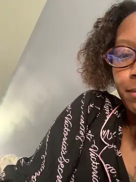 Snapshot of Bluesaphireee chatting on March 2025 08:45:02 PM Bluesaphireee online show from March 2025 08:45:02 PM