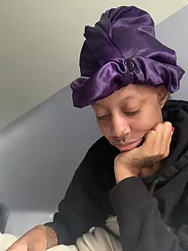 Snapshot of Bluesaphireee chatting on March 2025 02:01:02 PM Bluesaphireee online show from March 2025 02:01:02 PM