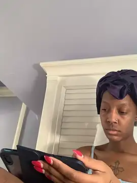 Snapshot of Bluesaphireee chatting on March 2025 06:11:01 PM Bluesaphireee online show from March 2025 06:11:01 PM