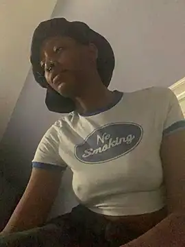 Snapshot of Bluesaphireee chatting on March 2025 12:42:02 AM Bluesaphireee online show from March 2025 12:42:02 AM