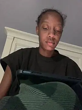 Snapshot of Bluesaphireee chatting on March 2025 08:45:01 AM Bluesaphireee online show from March 2025 08:45:01 AM