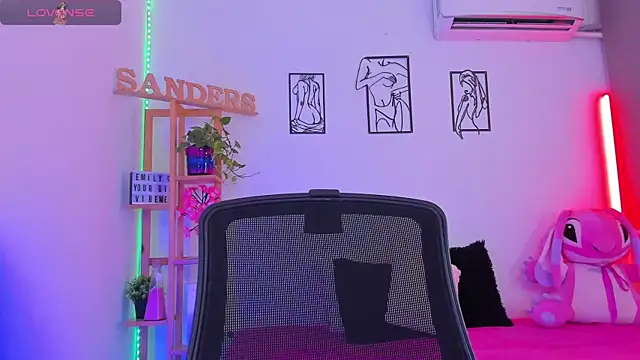 EmillySanders online show from April 2026 11:09:02 PM