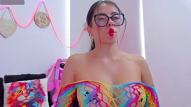 Snapshot of EmillySanders chatting on December 2025 03:05:02 PM EmillySanders online show from December 2025 03:05:02 PM