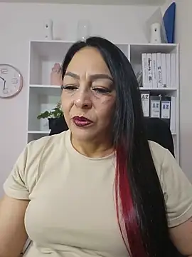 Snapshot of Gina_Myers chatting on June 2026 03:33:02 AM Gina Myers online show from June 2026 03:33:02 AM