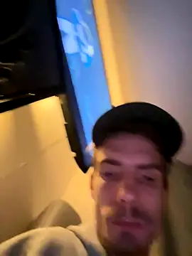 Snapshot of KidoXVII chatting on November 2025 11:16:02 PM KidoXVII online show from November 2025 11:16:02 PM