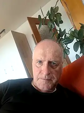 Snapshot of Milkasahne64 chatting on October 2025 09:52:02 AM Milkasahne64 online show from October 2025 09:52:02 AM