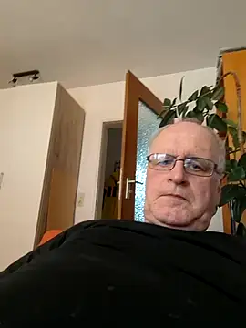 Milkasahne64 online show from May 2026 04:15:02 PM